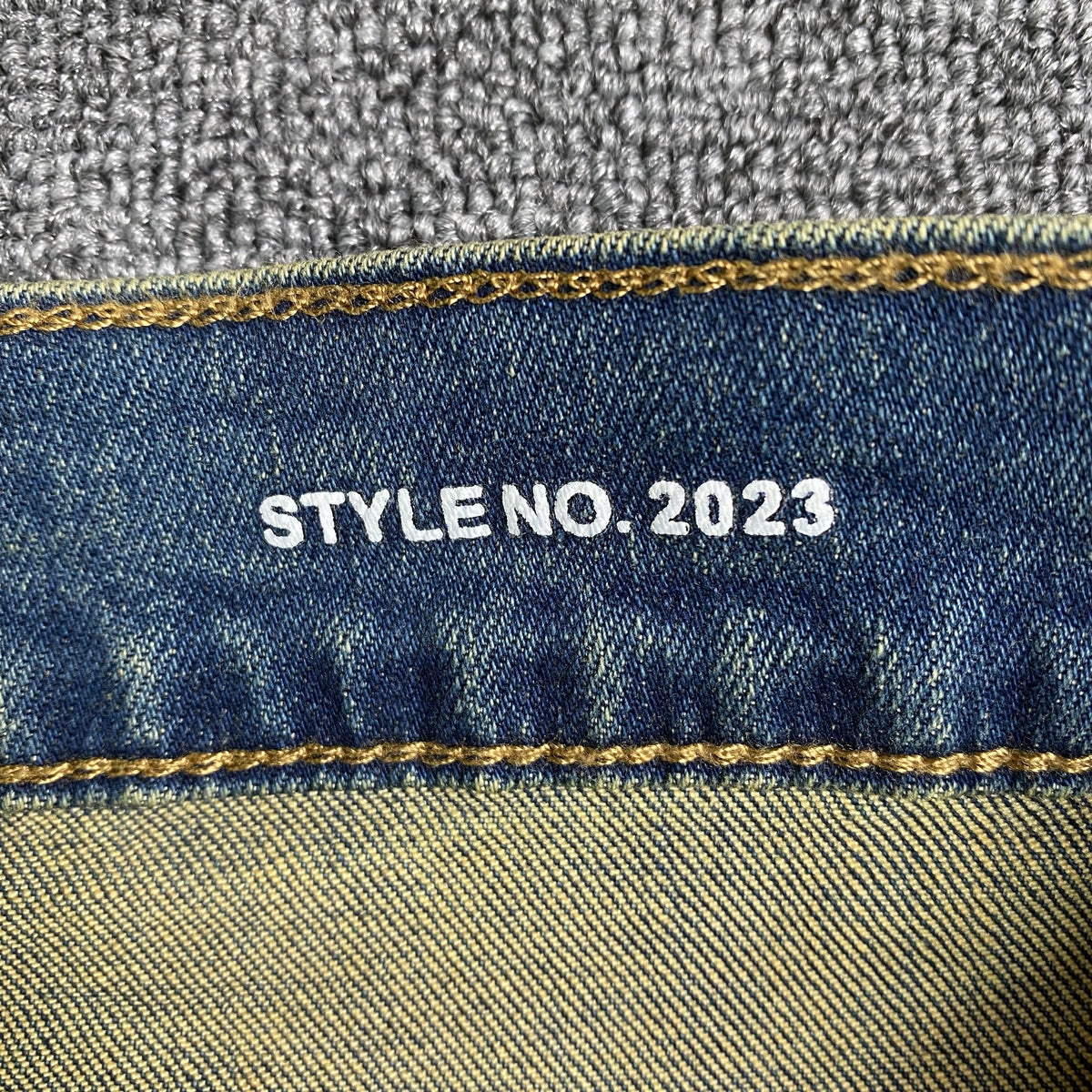 Schmale Jeans der Marke Purple Brand