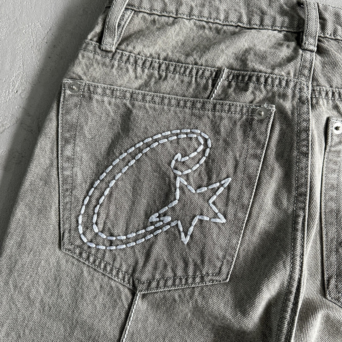 Corteiz Denim Jeanshose Grau