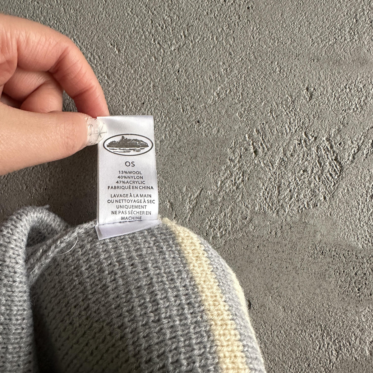 Corteiz Strickmütze mit Streifen - Grau