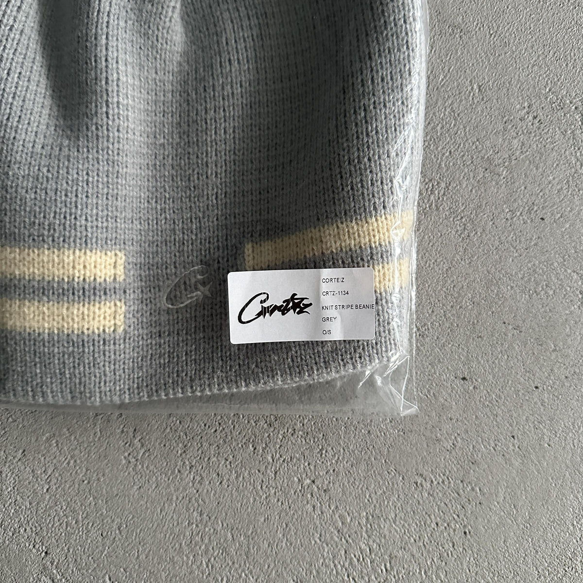 Corteiz Strickmütze mit Streifen - Grau
