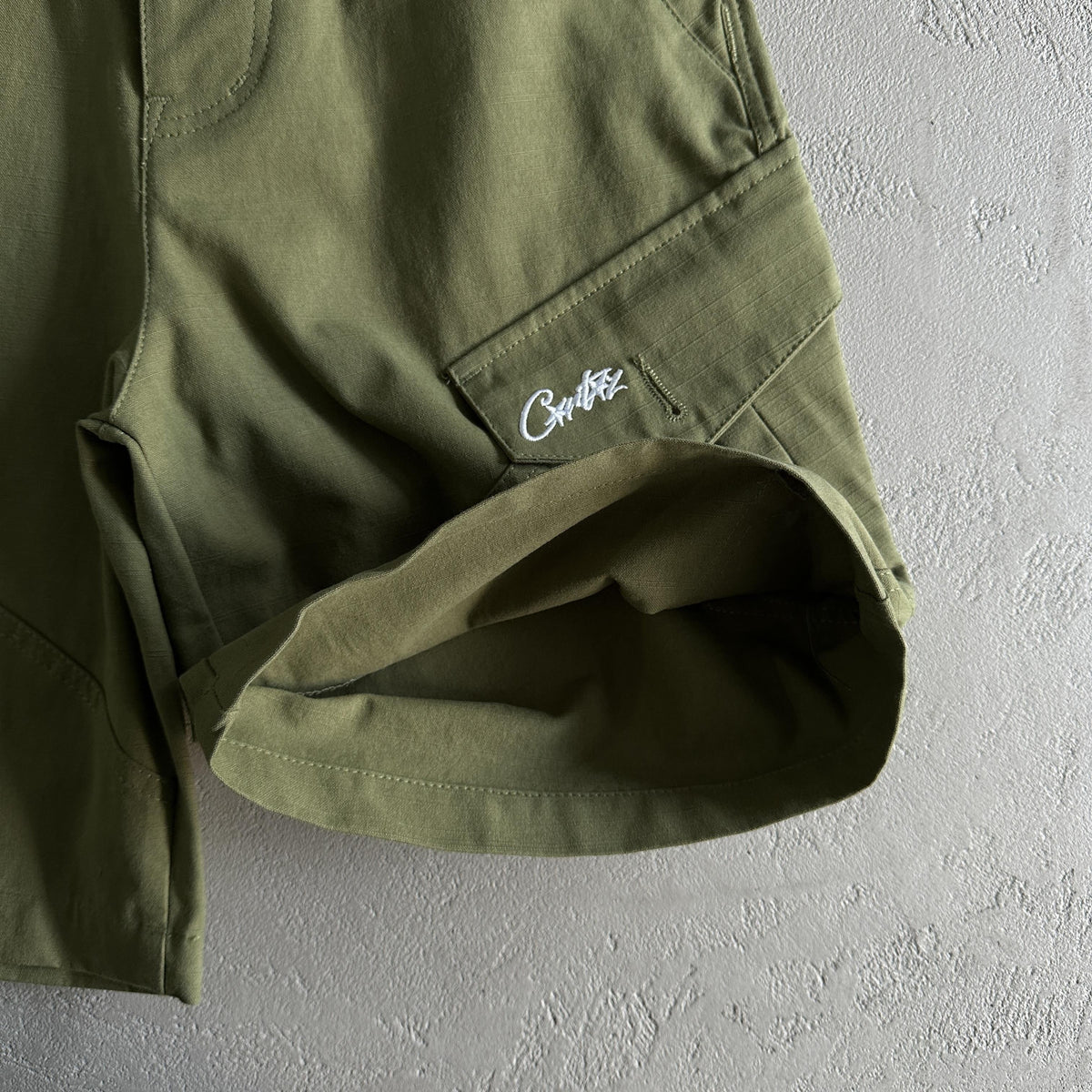 Pantaloncini Corteiz con tasca obliqua