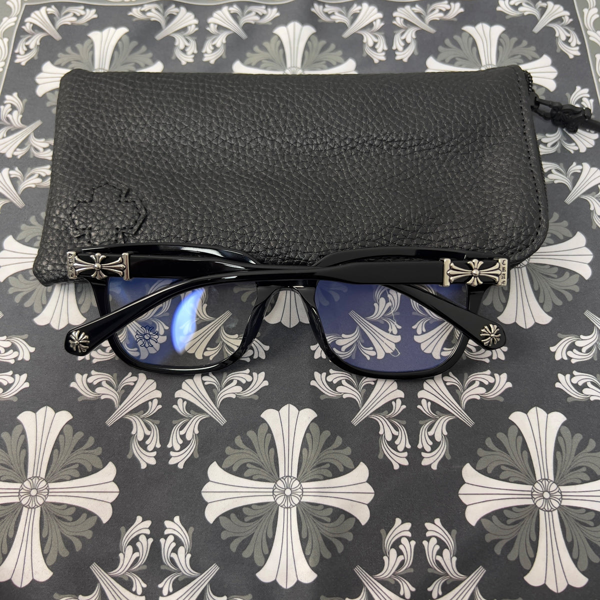 Brille mit verchromten Herzen