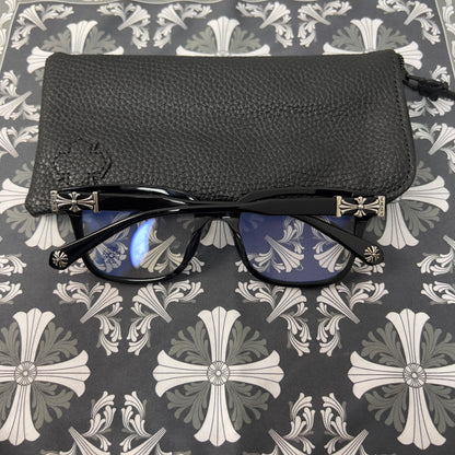 Brille mit verchromten Herzen