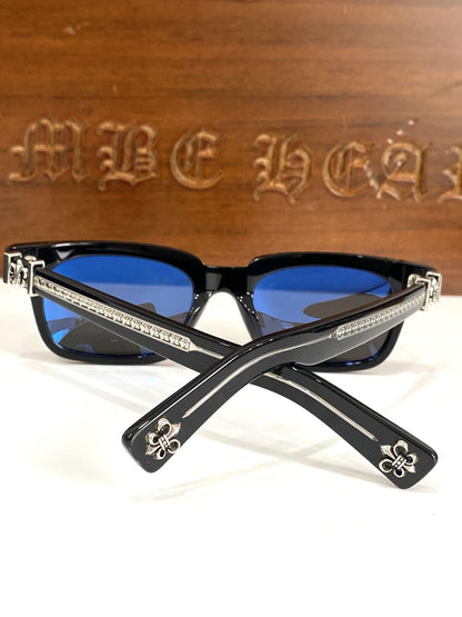 Brille mit verchromten Herzen
