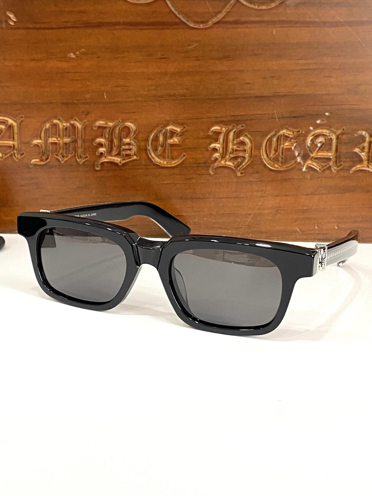 Brille mit verchromten Herzen