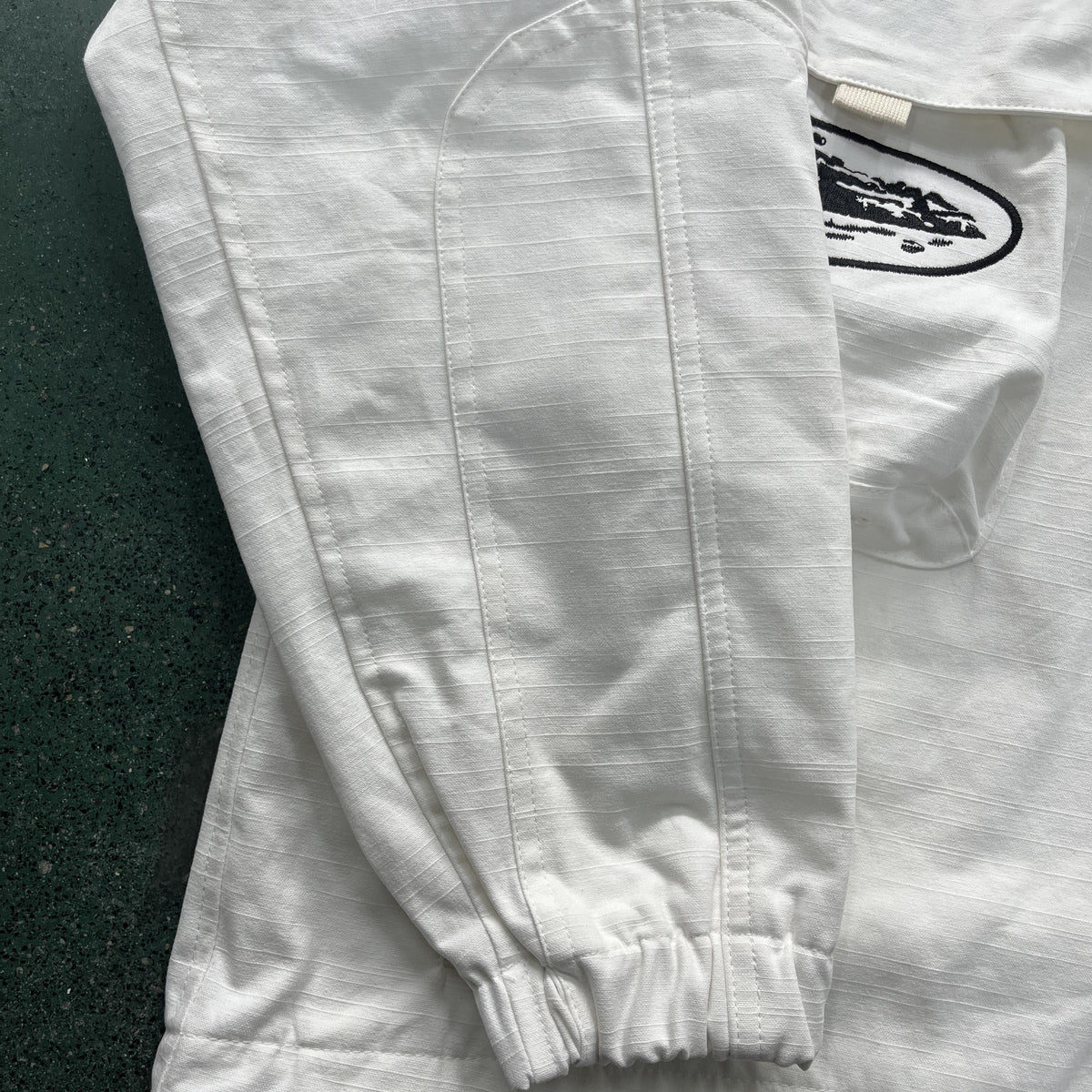 Corteiz Jacke mit schrägen Taschen