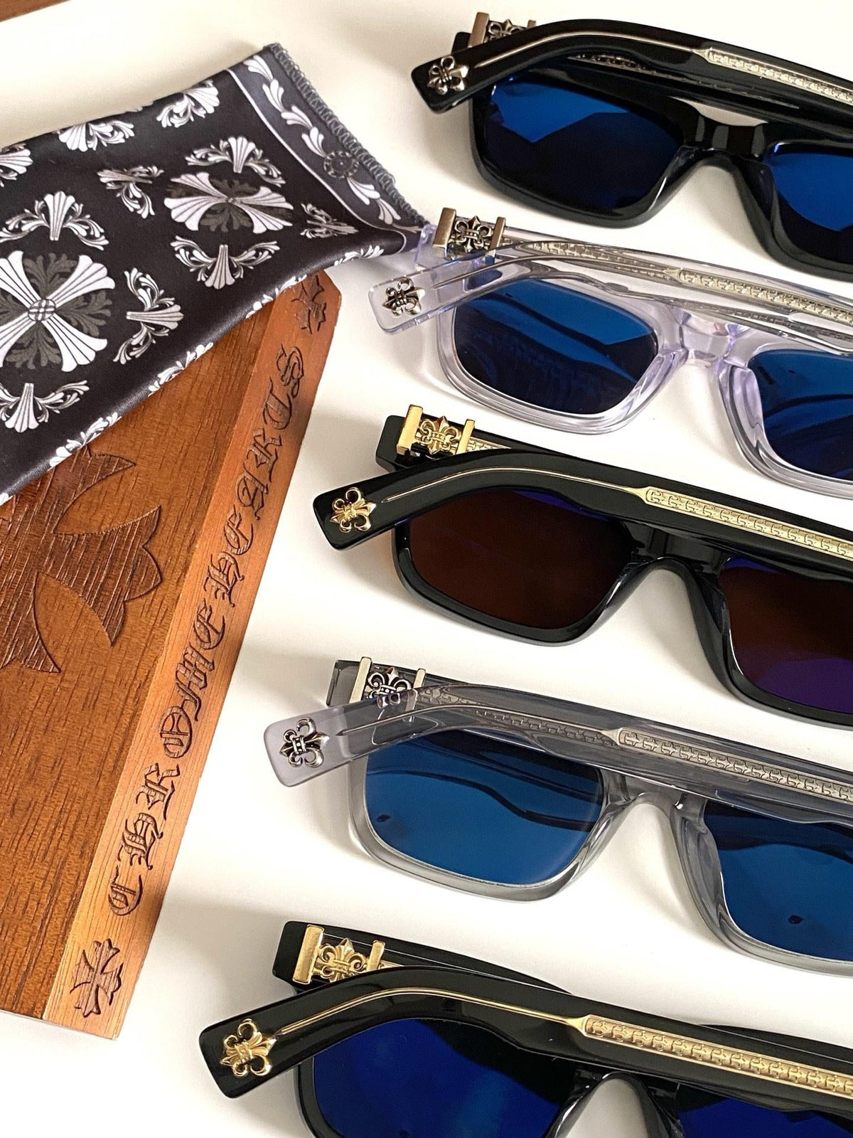 Brille mit verchromten Herzen