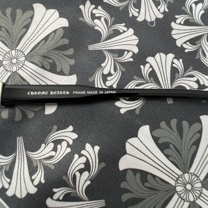 Brille mit verchromten Herzen