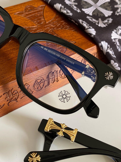 Brille mit verchromten Herzen
