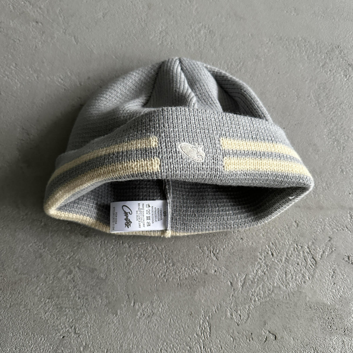 Corteiz Strickmütze mit Streifen - Grau