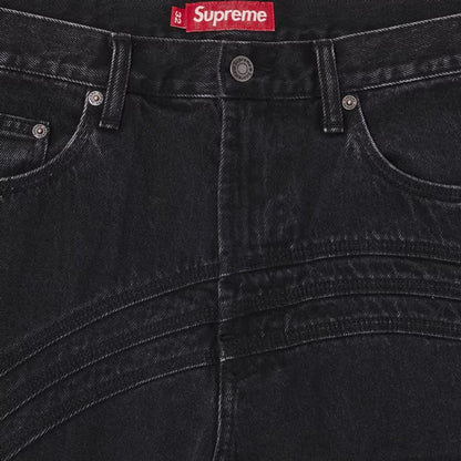 Locker geschnittene Jeans mit Supreme-S-Logo