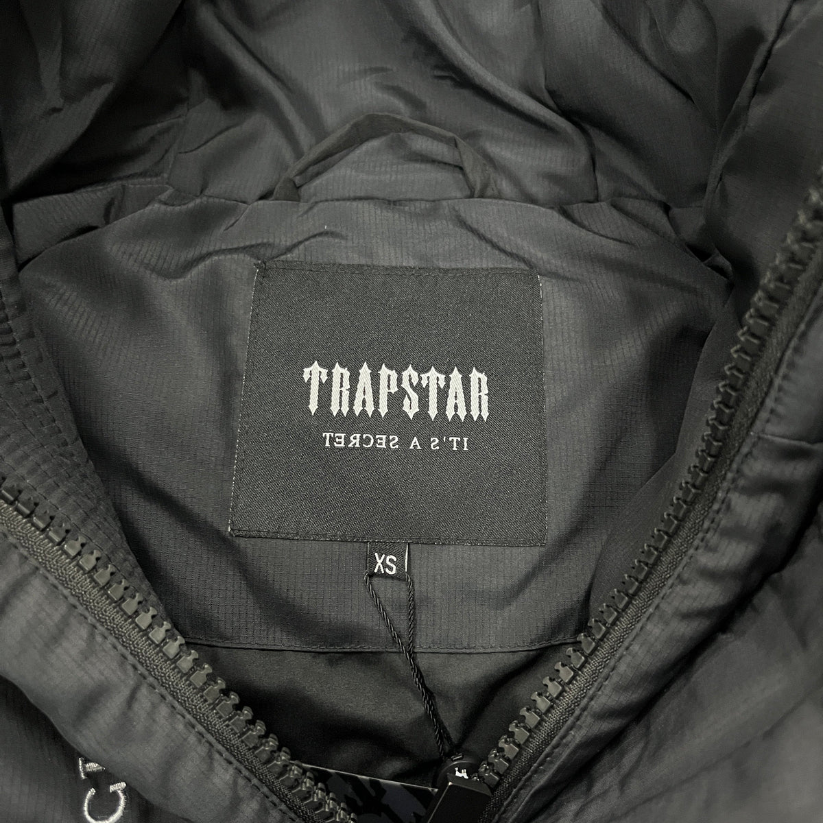 Trapstar Pufferjacke Decoded mit Kapuze Schwarz-Farbverlauf 