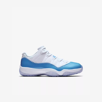 Air Jordan 11 Low "Bianche e Blu Università" 