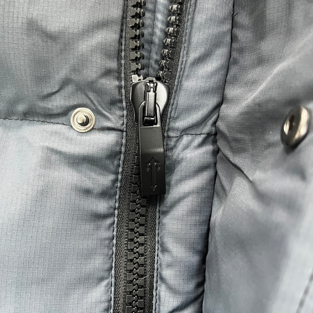 Trapstar Pufferjacke Decoded mit Kapuze Schwarz-Farbverlauf 
