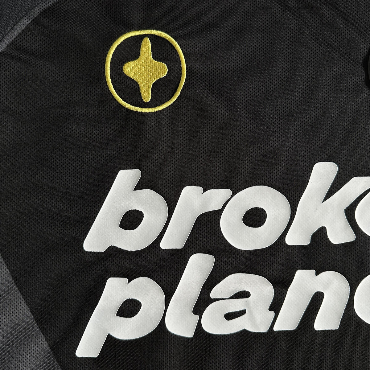 Broken Planet Fußball T-Shirt 