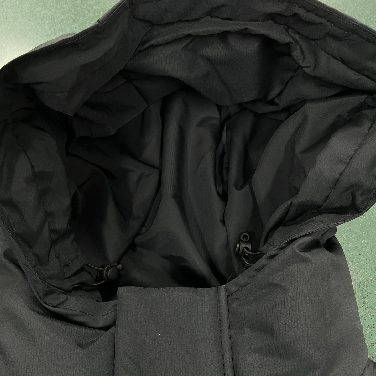 Trapstar Pufferjacke Decoded mit Kapuze Schwarz-Farbverlauf 