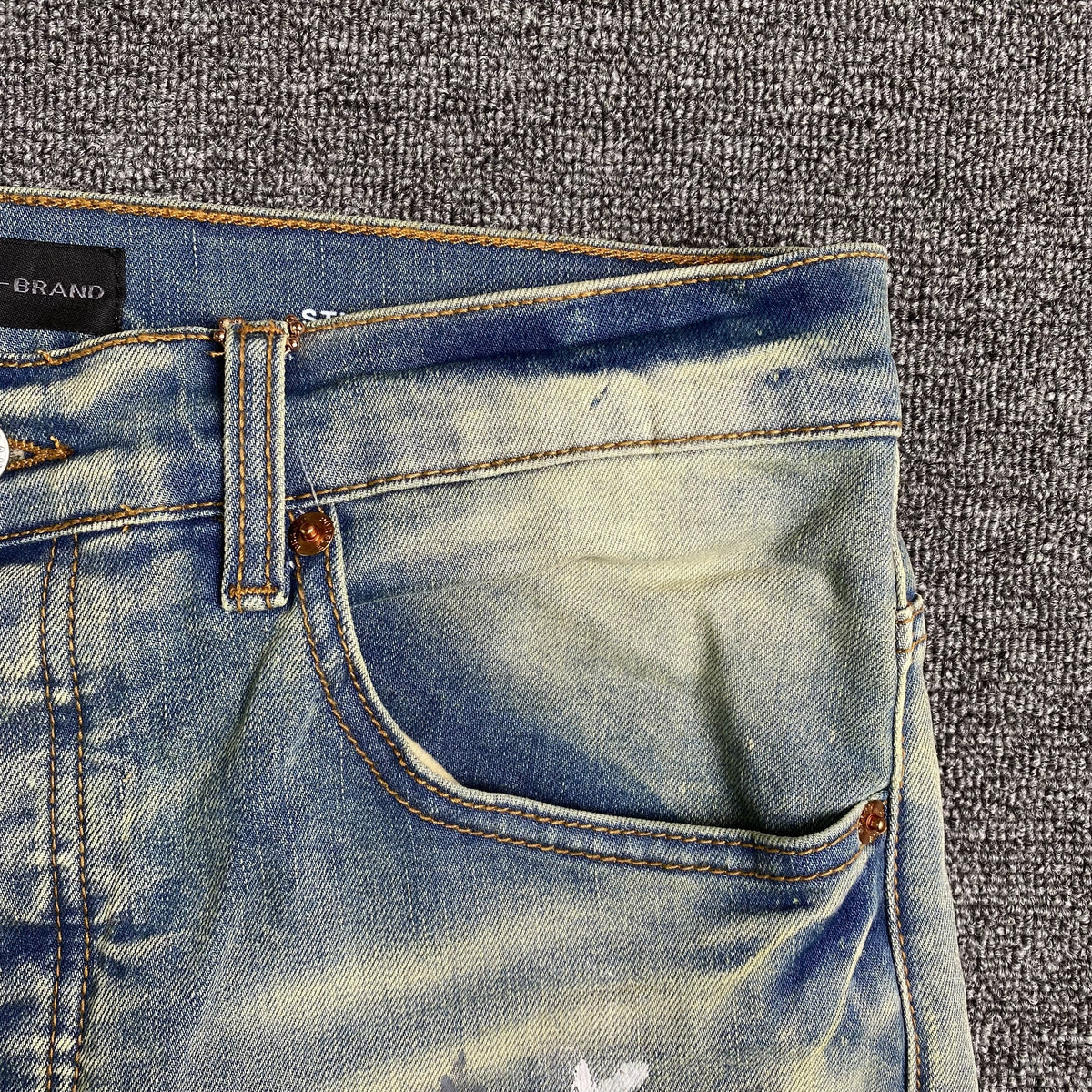 Schmale Jeans der Marke Purple Brand