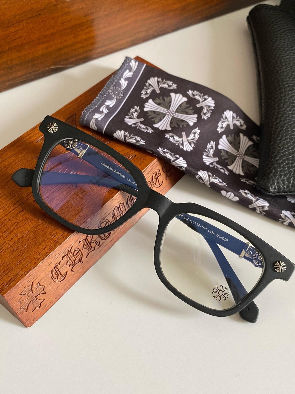 Brille mit verchromten Herzen