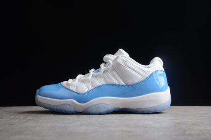 Air Jordan 11 Low "Bianche e Blu Università" 