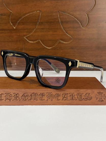 Brille mit verchromten Herzen