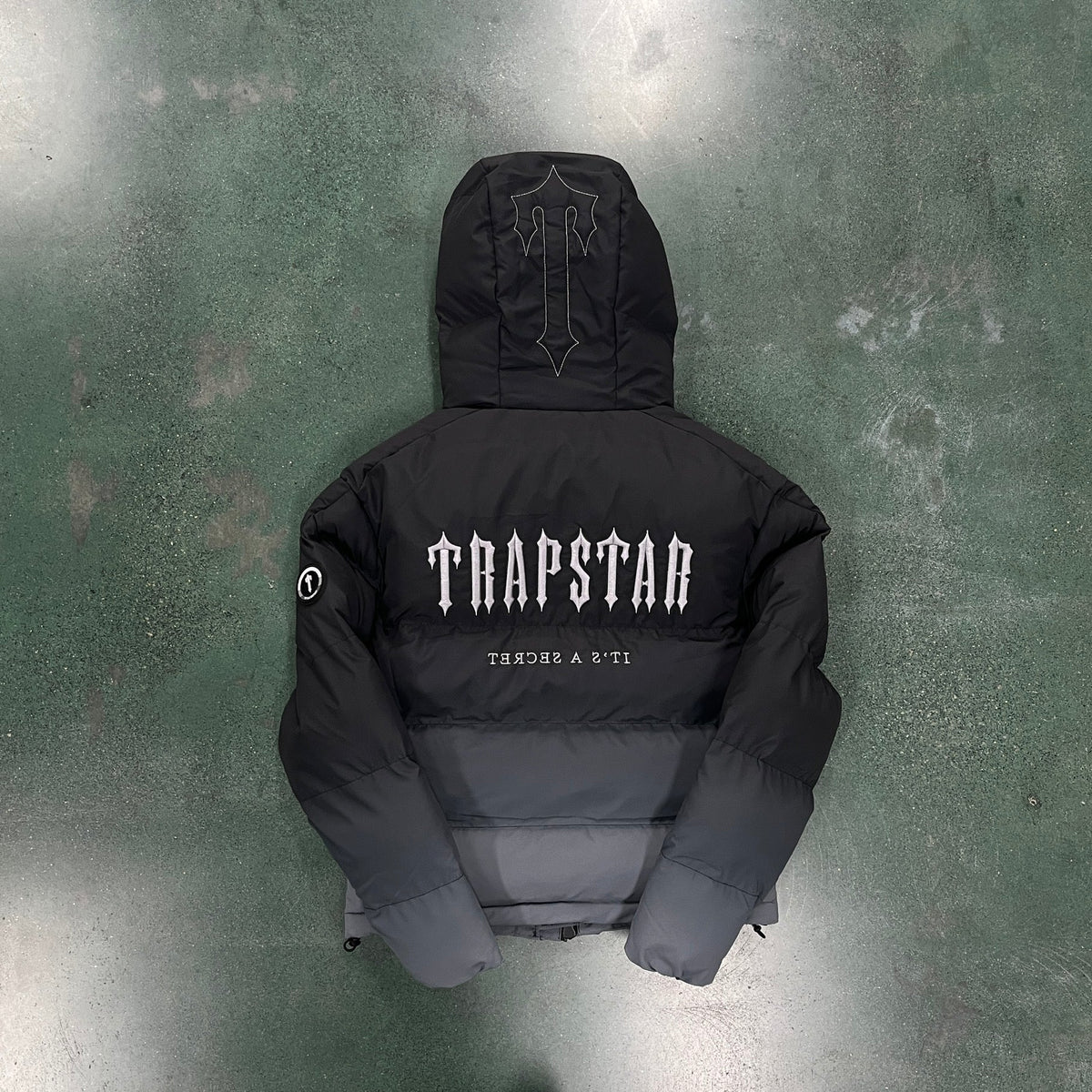 Trapstar Pufferjacke Decoded mit Kapuze Schwarz-Farbverlauf 