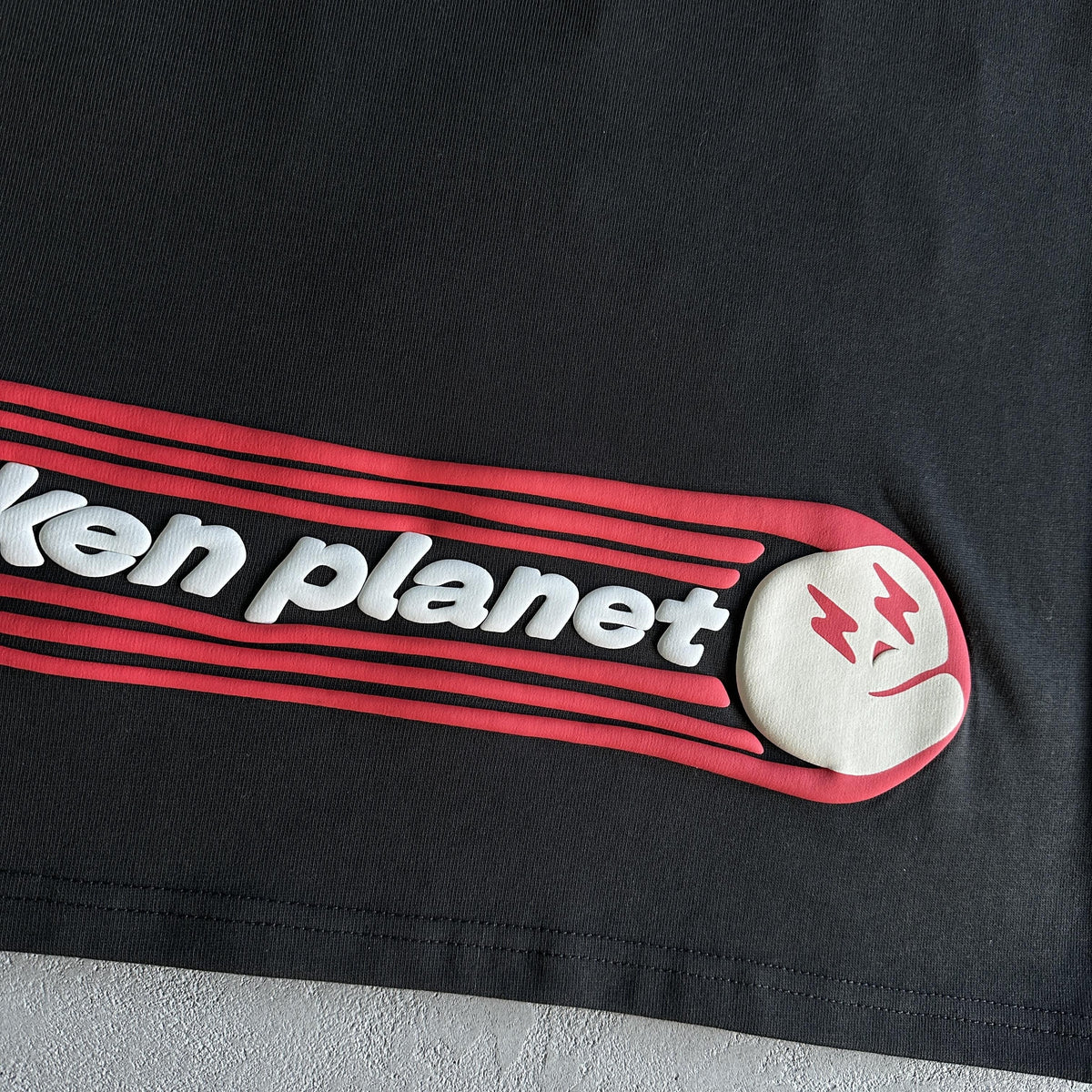 Broken Planet: Die Zukunft ist hier T-Shirt 