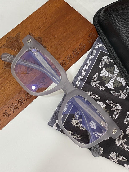 Brille mit verchromten Herzen