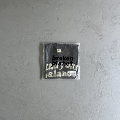 Broken Planet Finden Sie Ihr Gleichgewicht Tshirt 
