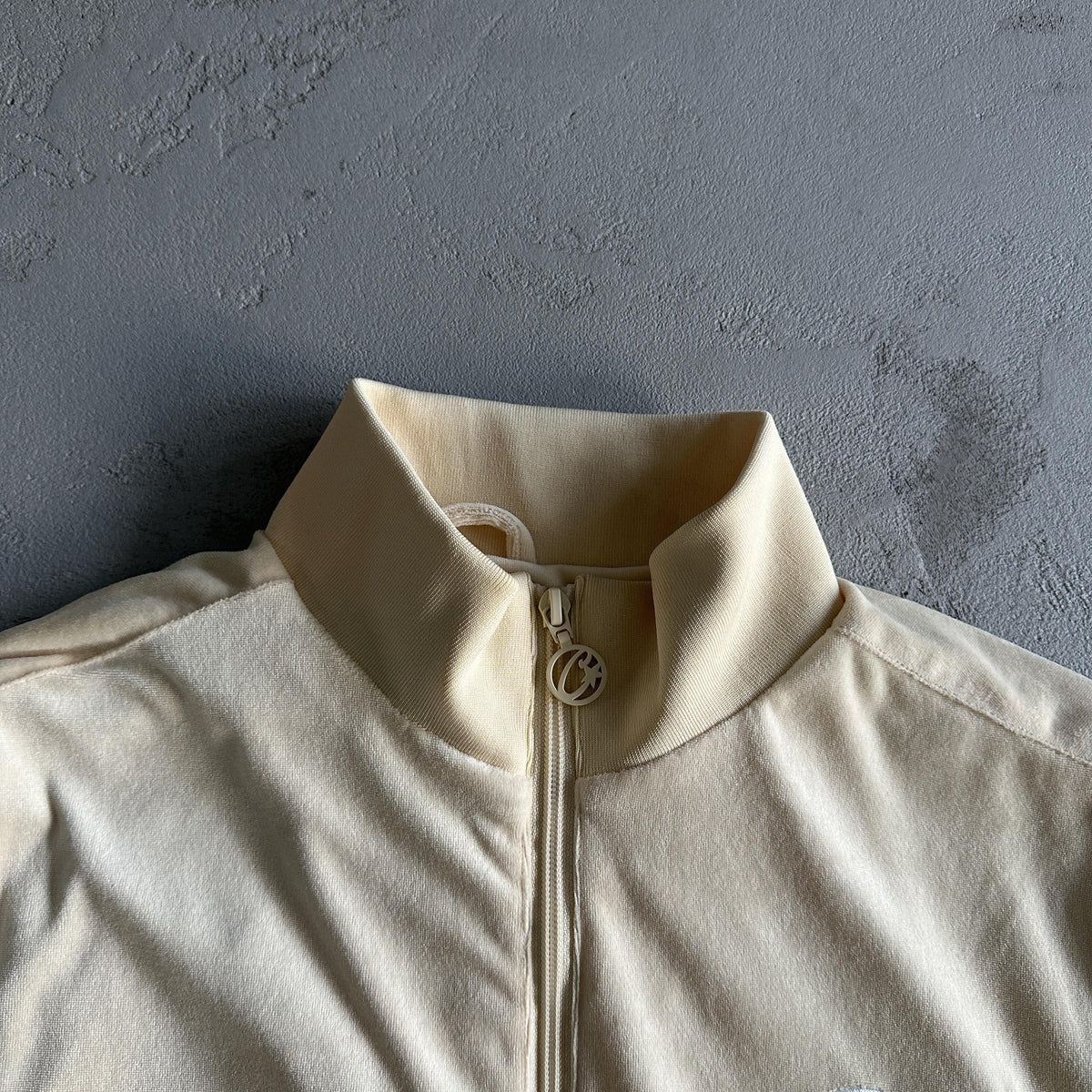 Corteiz Samtjacke Creme
