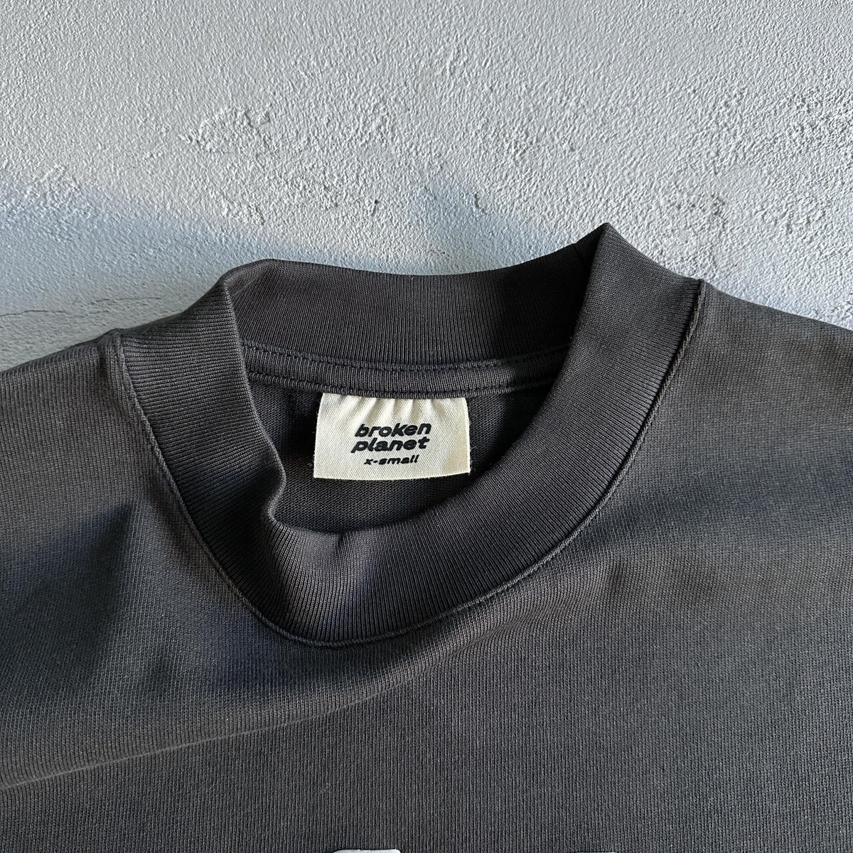 Broken Planet: Die Zukunft ist hier T-Shirt 