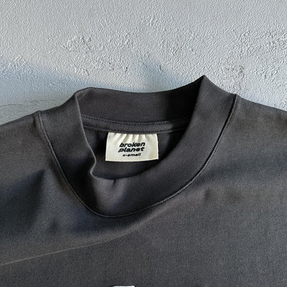 Broken Planet: Die Zukunft ist hier T-Shirt 