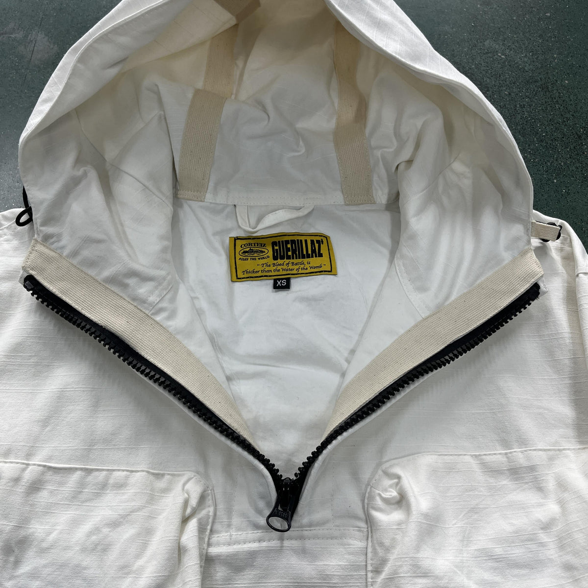Corteiz Jacke mit schrägen Taschen
