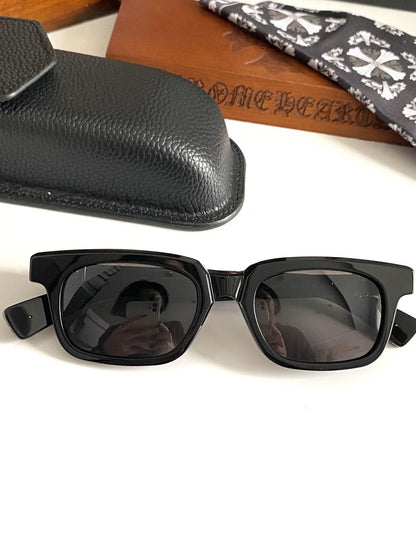 Brille mit verchromten Herzen