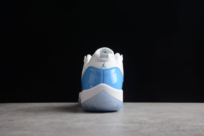 Air Jordan 11 Low "Bianche e Blu Università" 