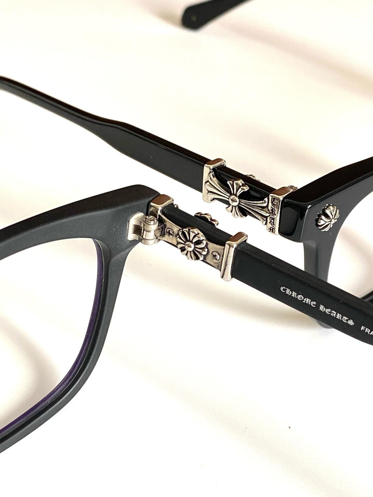 Brille mit verchromten Herzen