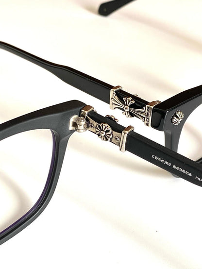 Brille mit verchromten Herzen