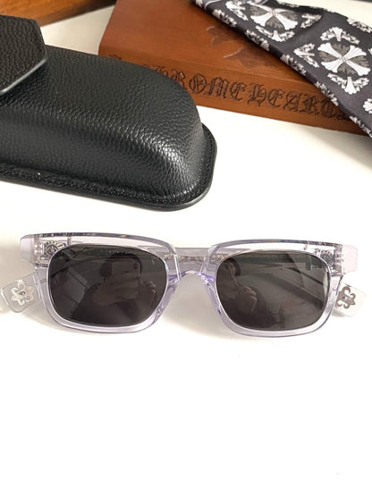 Brille mit verchromten Herzen