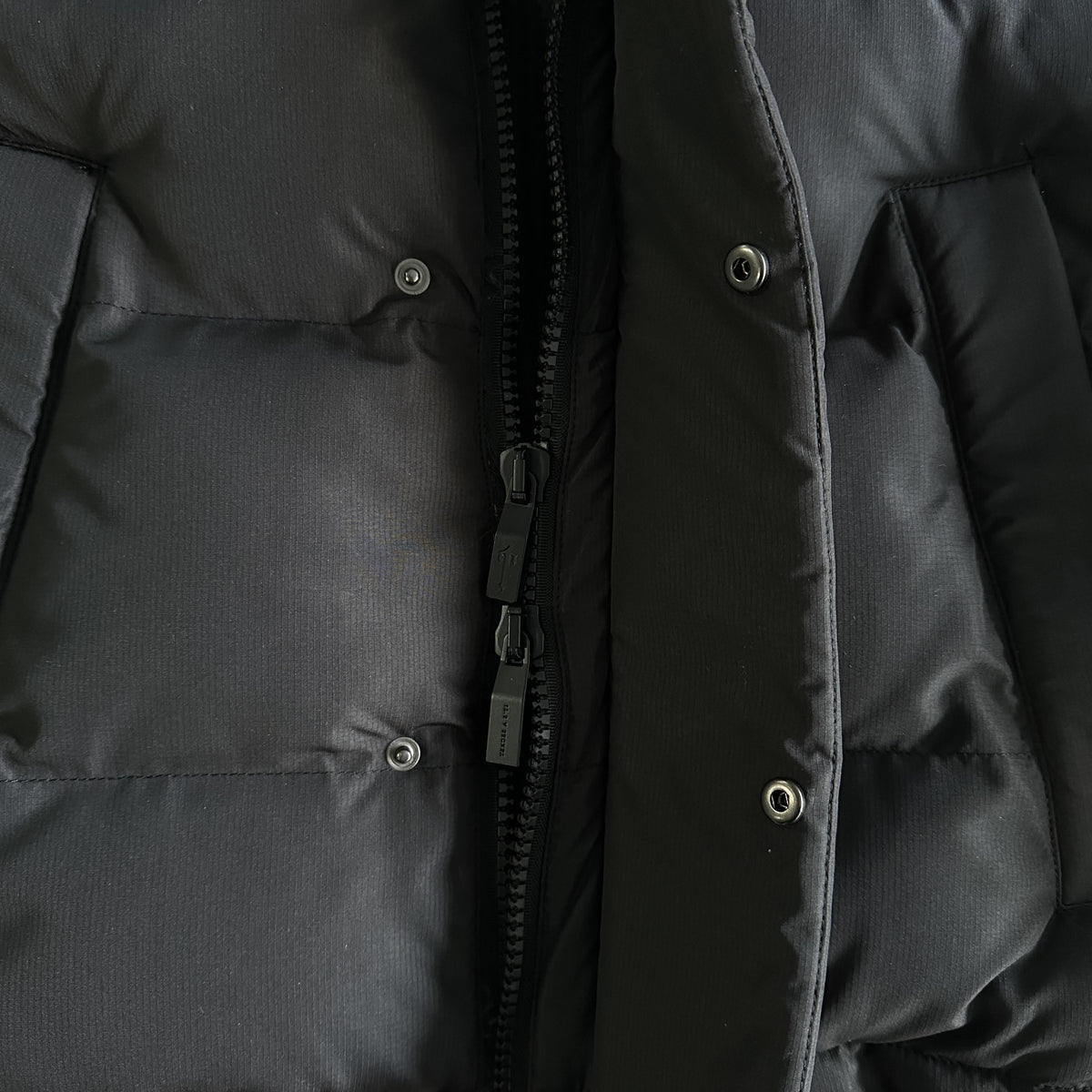 Giacca imbottita con cappuccio Trapstar Decoded 2.0 Nero / Infrarosso 