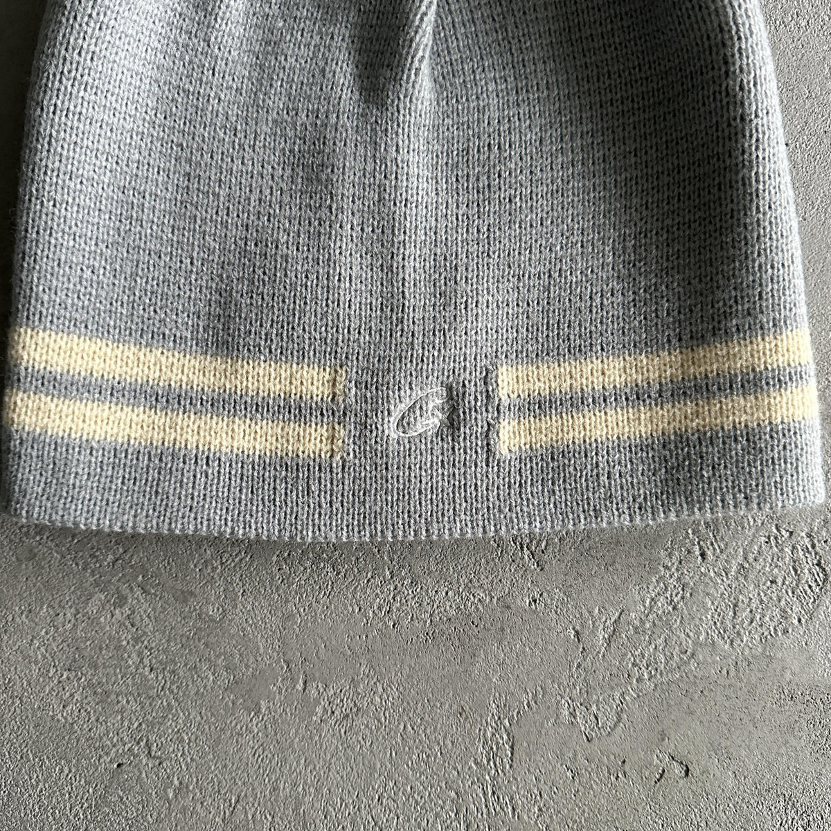 Corteiz Strickmütze mit Streifen - Grau