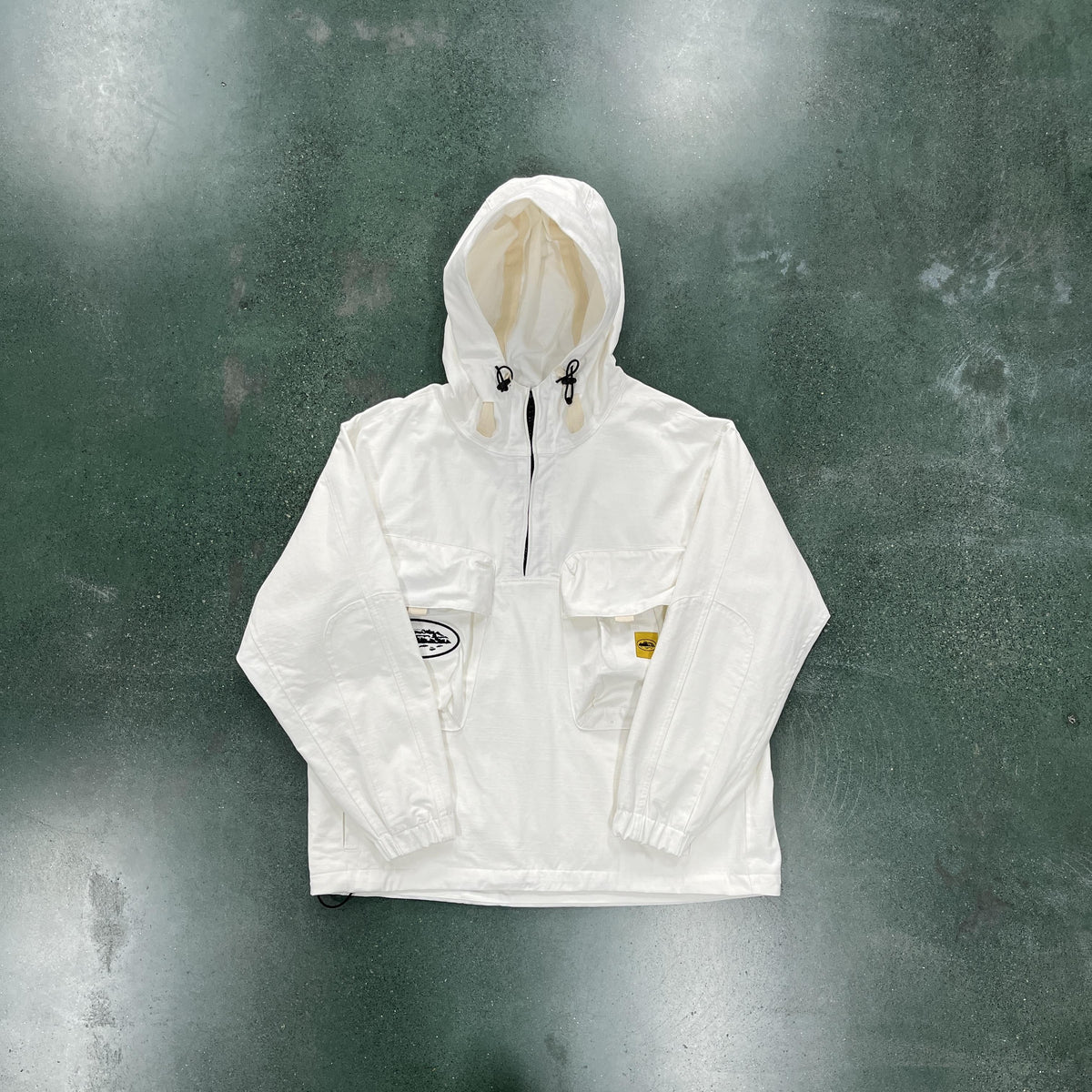 Corteiz Jacke mit schrägen Taschen