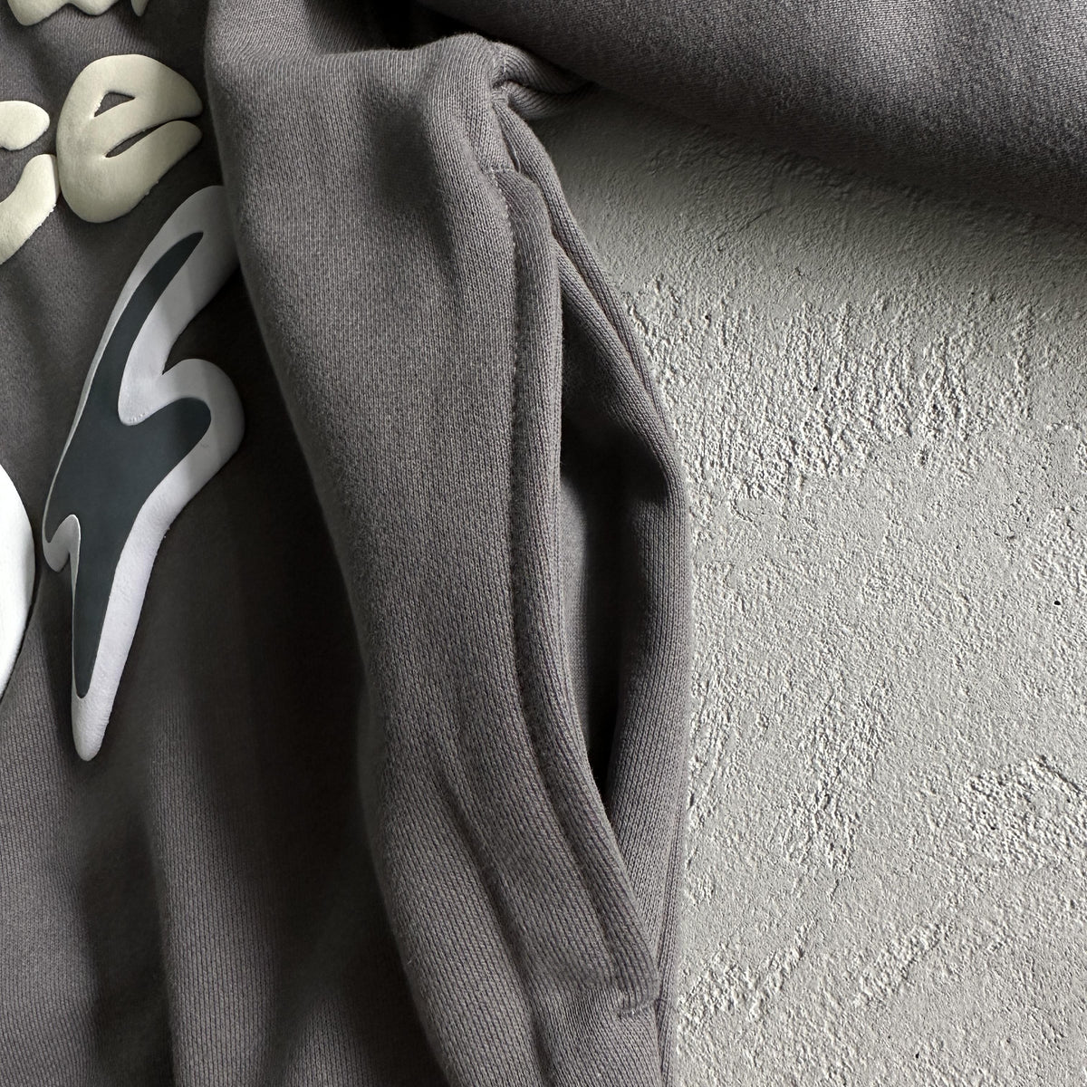 Felpa con cappuccio Broken Planet Find Your Balance 