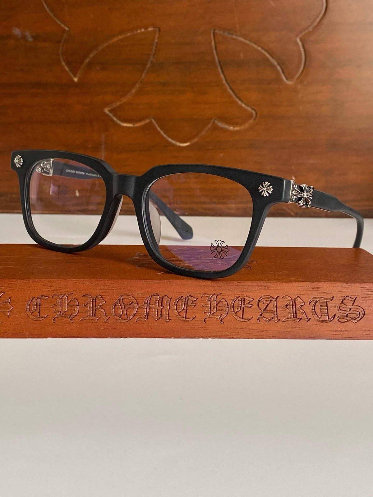 Brille mit verchromten Herzen