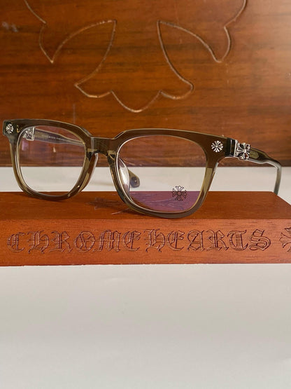 Brille mit verchromten Herzen