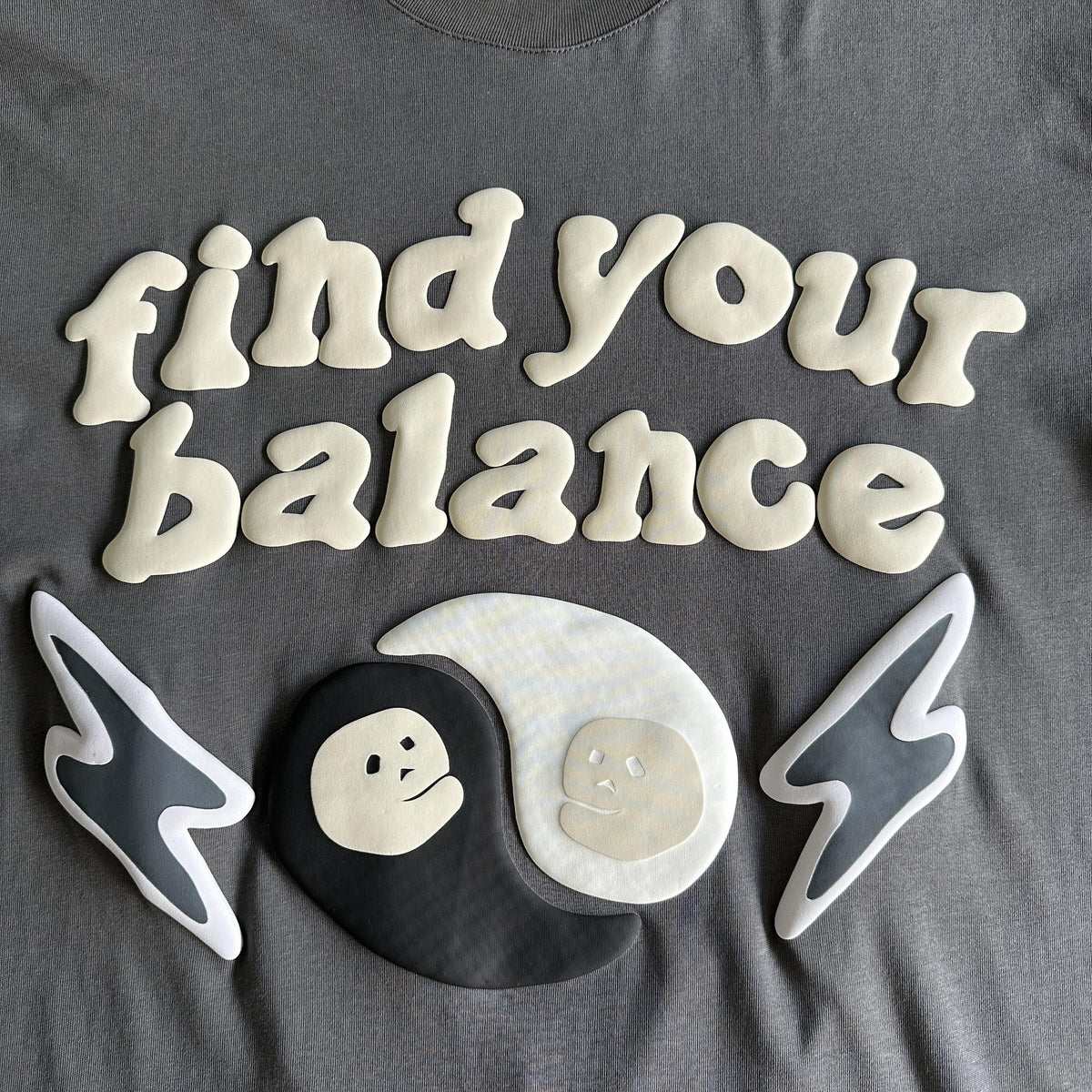 Broken Planet Finden Sie Ihr Gleichgewicht Tshirt 