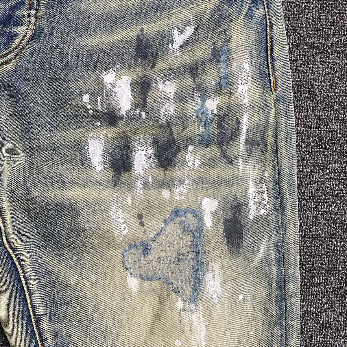 Schmale Jeans der Marke Purple Brand