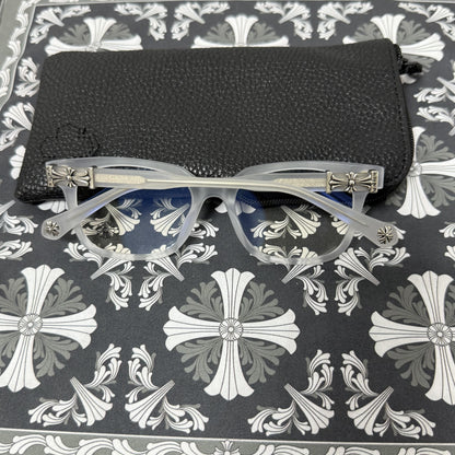 Brille mit verchromten Herzen