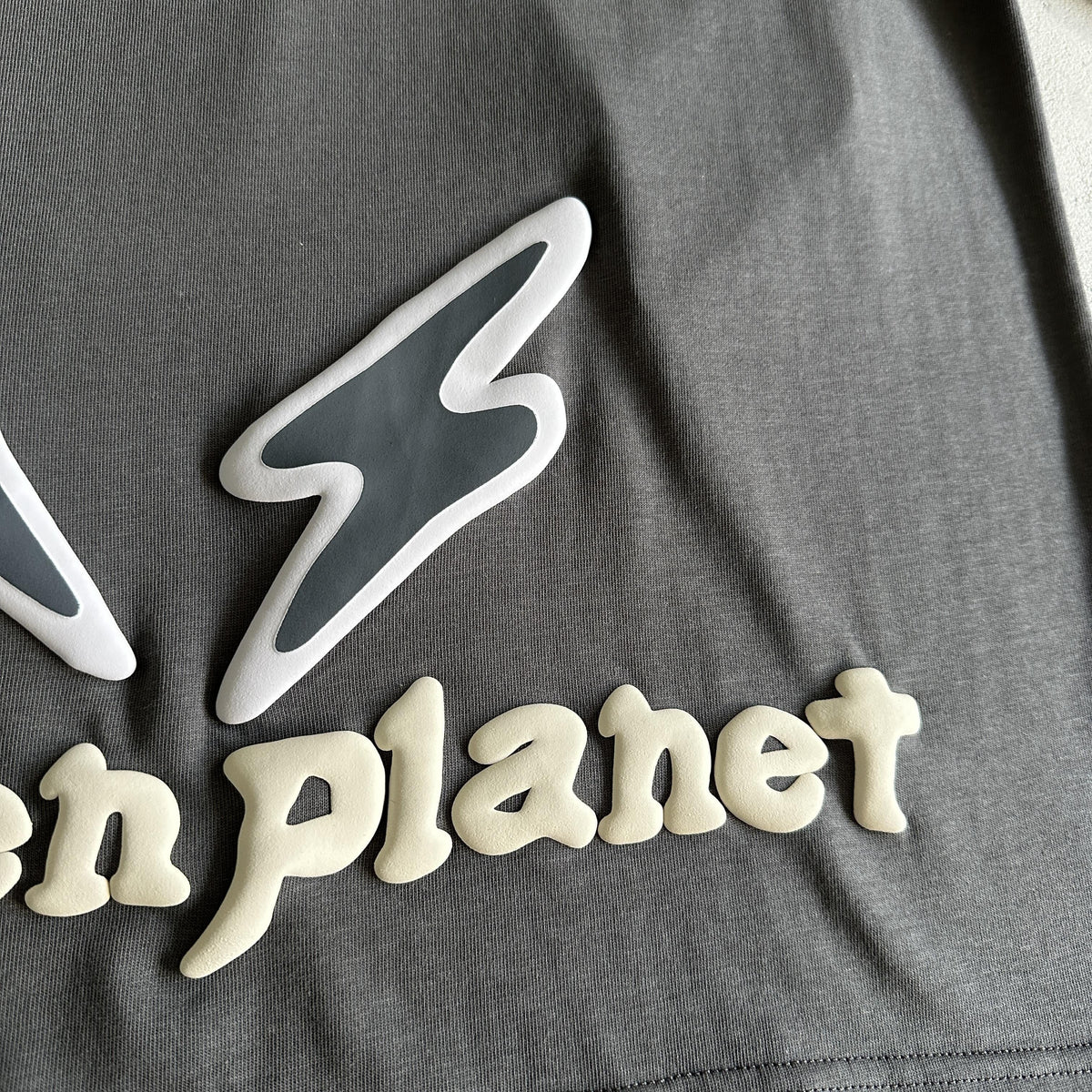 Broken Planet Finden Sie Ihr Gleichgewicht Tshirt 