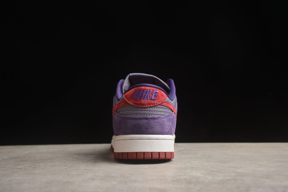 Nike Dunk Low Retro Vol. 1 SP Pflaume 