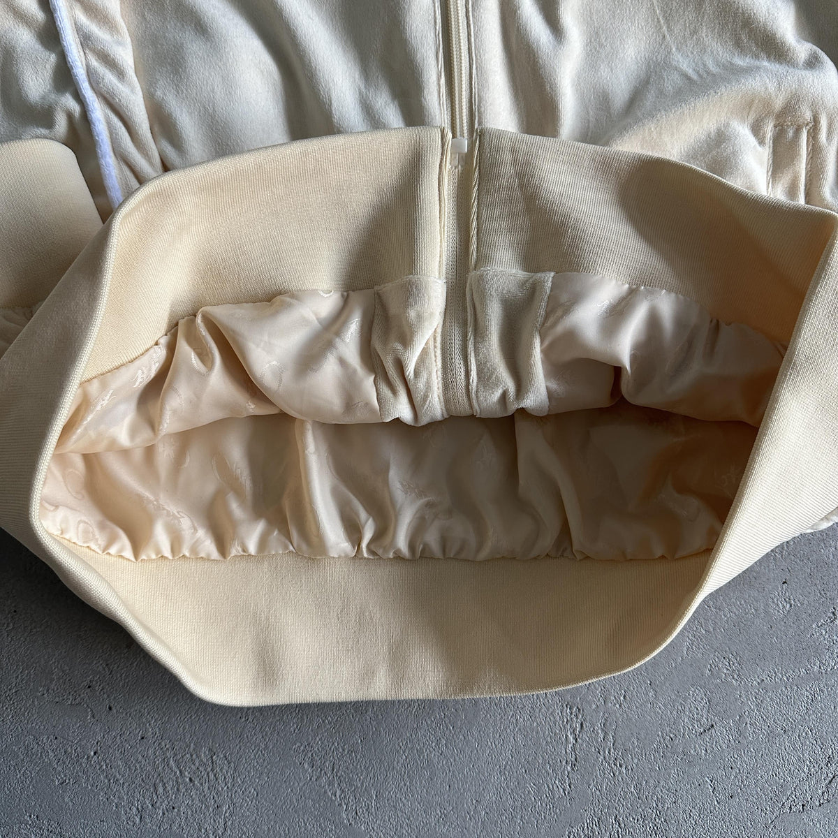 Corteiz Velvet Trackset Creme 