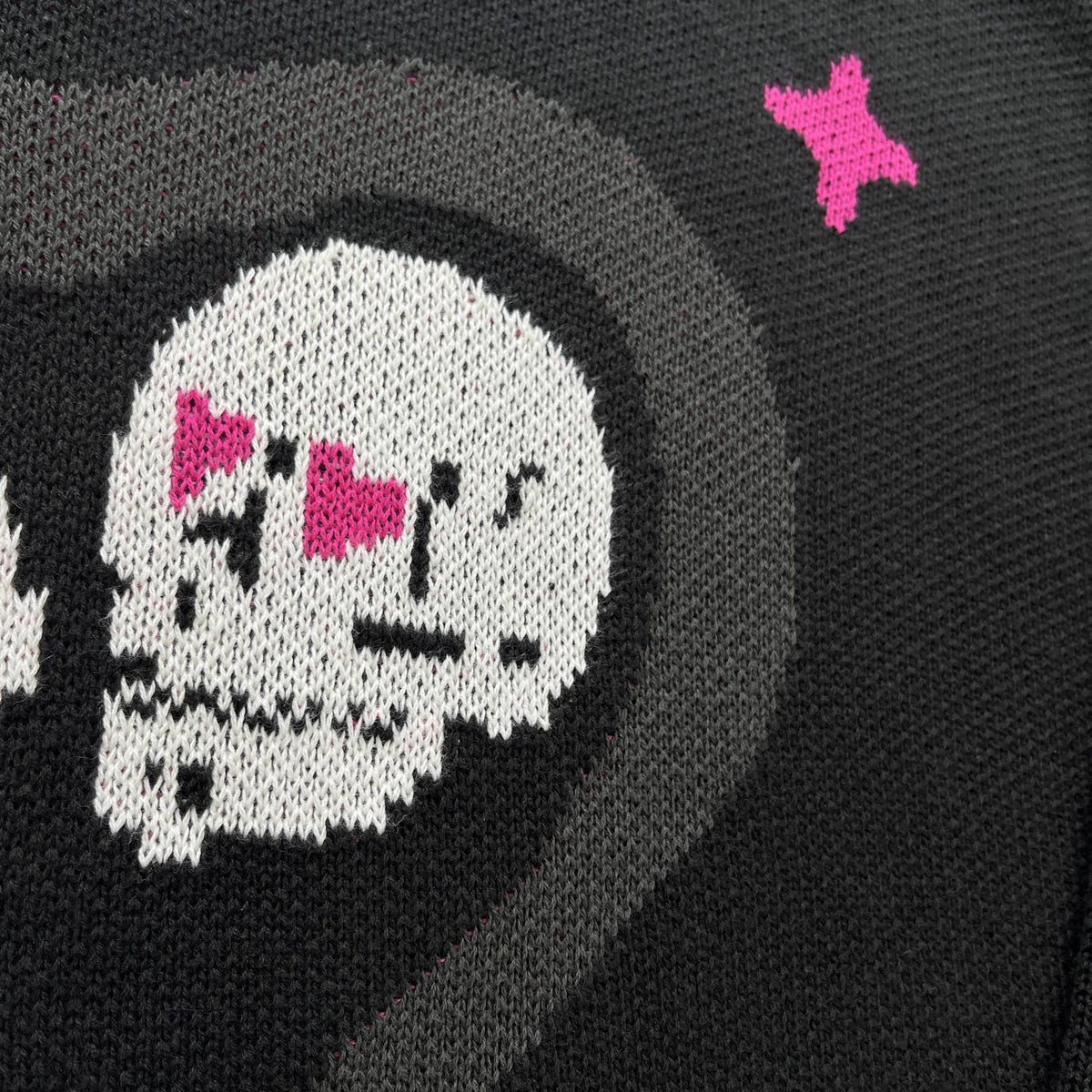Maglione a forma di cuore con teschio di Broken Planet